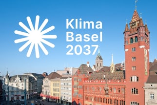 Klima Basel 2037 Logo vor Rathaus Basel-Stadt.