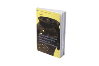 Buch mit gelbem Cover und antikem Kunstwerk.