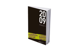 Buch mit schwarzem Cover und der Zahl 2009.