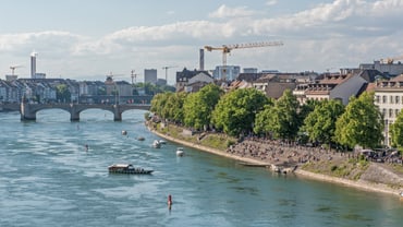 Rhein mit Kleinbasler Rheinufer.