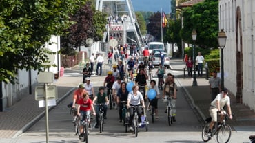 Fahrradverkehr am slowUp Basel Dreiland auf der Dreiländerbrücke.