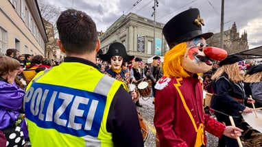Ein Polizist beim Cortège