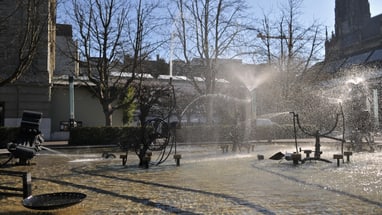 Fasnachtsbrunnen im Winter.