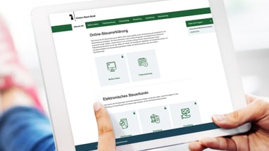 Ein Tabletcomputer mit der Webseite des eSteuer-Portals