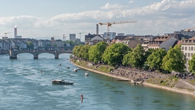 Rhein mit Kleinbasler Rheinufer.