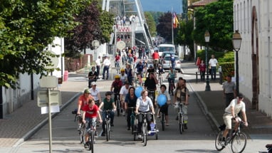 Fahrradverkehr am slowUp Basel Dreiland auf der Dreiländerbrücke.