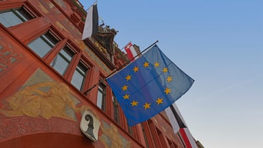 Flagge der Europäischen Union am Basler Rathaus.