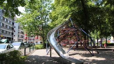 Rutschbahn in einem Stadtpark