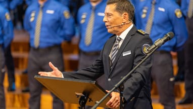 Kommandant Thomas Würgler hält Rede an Vereidigungsfeier