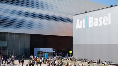 Aussenansicht der Messe Schweiz in Basel während der Art Basel