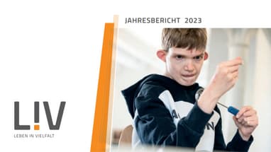 Jahresbericht 2023 LIV, Junge mit Werkzeug.