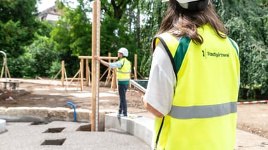 Mitarbeitende der Stadtgärtnerei bei der Arbeit.