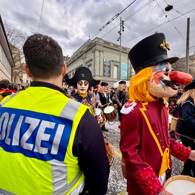 Ein Polizist beim Cortège