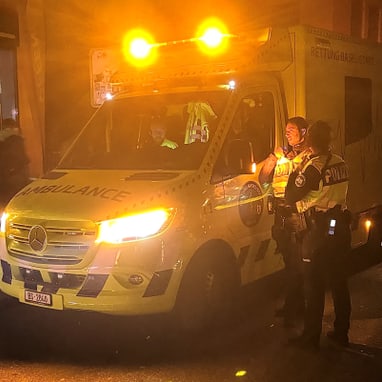 Ambu mit Polizei