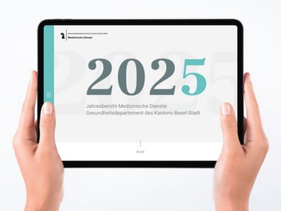 Jahresbericht 2025 auf einem Tablet, Basel-Stadt Gesundheit.
