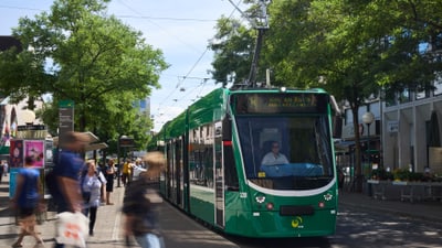 Ein Tram der BVB im Kleinbasel