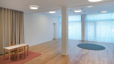 Ansicht auf den Förderraum mit Holzboden
