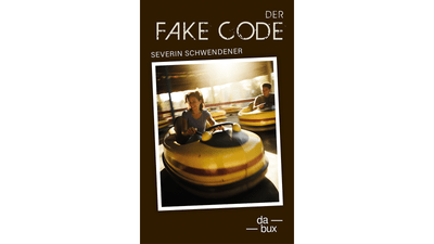 Buchcover mit Autoscooter und Titel 'Der Fake Code'.