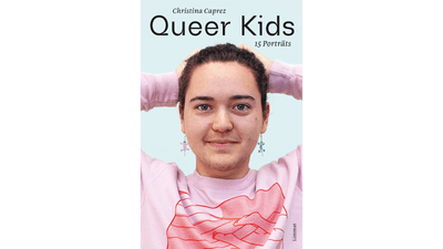 Buchcover von 'Queer Kids' mit porträtierter Person in rosa Pullover.