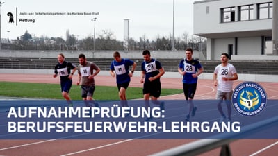 Bewerbende die am Rennen sind auf einer Sportbahn