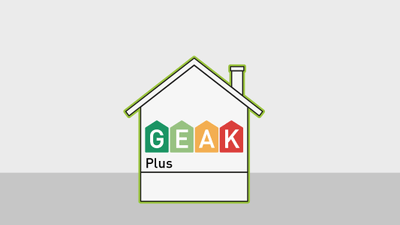Illustration eines Hauses mit GEAK Plus-Logo.