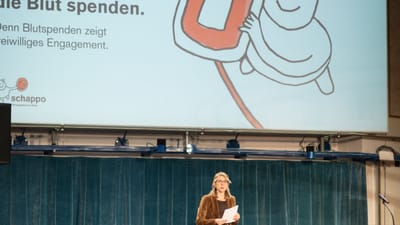 Joëlle Perret stellt die Zusammenarbeit zwischen schappo und der Blutspende SRK vor