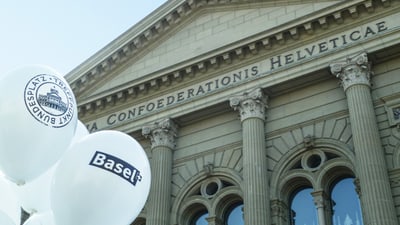 Basel balloons in front of the Federal Palace in Bern.