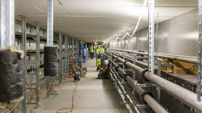 Installationen im Leitungstunnel, 5. UG (Technik-Teilgeschoss)