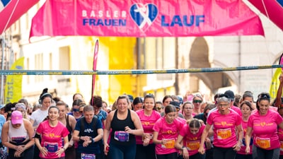 Frauen starten bei Basler Frauenlauf-Rennen.