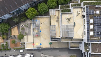 Luftaufnahme vom Erlenmattschulhaus