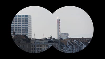 Stadtansicht durch Fernglas.