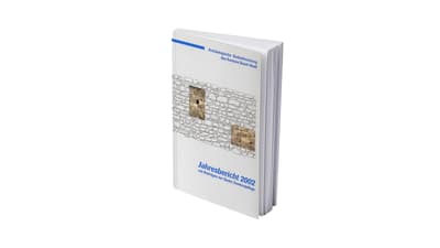 Jahresbericht 2002 Buch Umschlag mit Steinmuster.