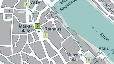 Kartenausschnitt der Stadt mit Markierungen für Rathaus und Marktplatz.