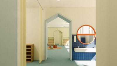 Heller Raum mit blauem Boden, Waschbereich, rundem Spiegel und Regalen.