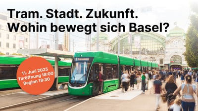 Tram in Basel mit Veranstaltungshinweis im Vordergrund.