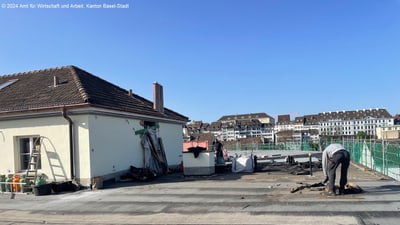 Umbau Utengasse 36, April 2024, Dach Nordostteil, Blick Richtung Süden zum Blauen Haus