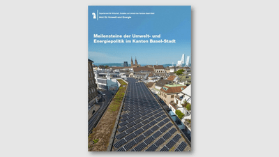 Blick auf Solarpanels und Stadtsilhouette von Basel-Stadt.