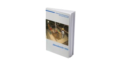 Buch mit Titel 'Jahresbericht 1999'.