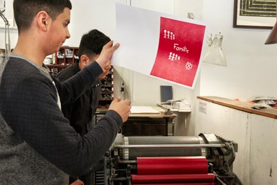 „Was macht glücklich?“Druckwerk Basel: Projekt „Print it“ 2019 mit der Klasse 2C Sek Vogesen. Foto: Margarit Lehman 