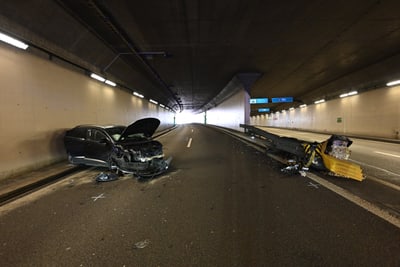 2401121_MM_Unfall führt zu Autobahnsperrung