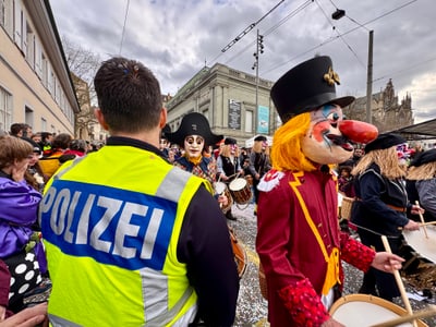 Ein Polizist beim Cortège