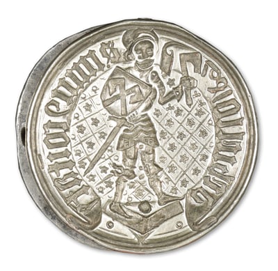 Mittelalterliches Siegel mit Ritter und Inschrift.
