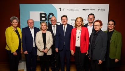 Offizielles Gruppenbild mit Bundesrat Albert Rösti