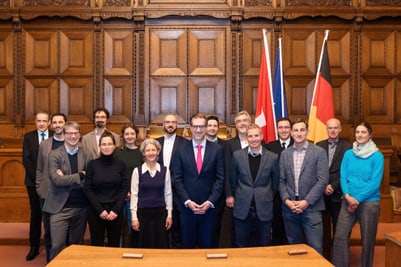 Gruppenfoto Deutsch-französisch-schweizerische Oberrheinkonferenz beim Empfang im Basler Rathaus