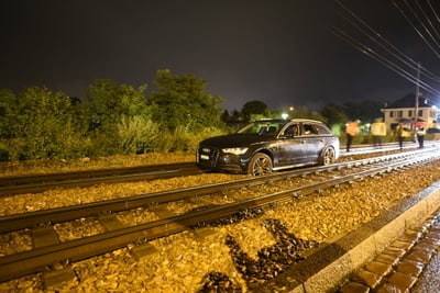 190908_MM_Auto_auf_Tramtrassee_Bild