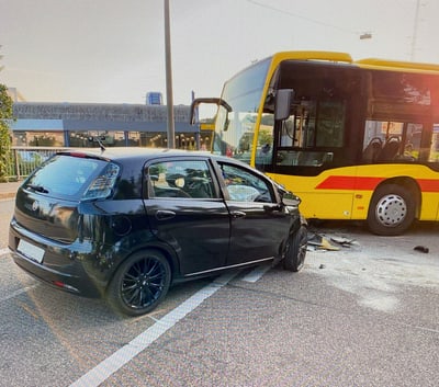 210821_MM_Kollision_Bus_Auto_Zeugenaufruf