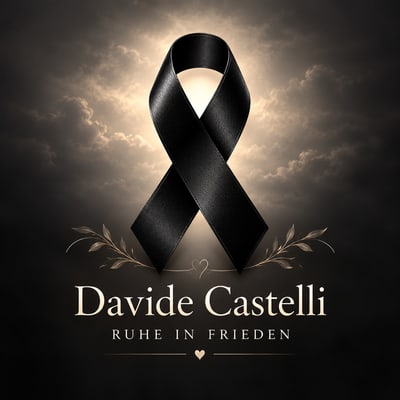 Schwarzes Band vor wolkigem Hintergrund mit Schriftzug "Davide Castelli - Ruhe in Frieden"