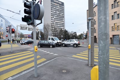 180309_MM_Verkehrsunfall_Grosspeterstrasse_Muenchensteinerstrasse