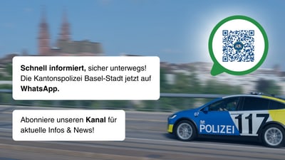 Polizeiauto mit WhatsApp-Werbung und QR-Code in Basel-Stadt.