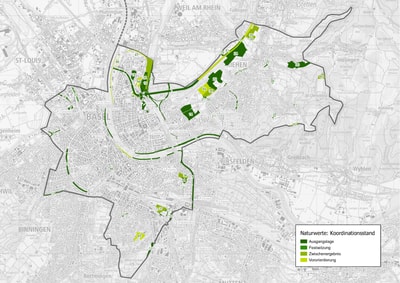 Karte von Basel mit hervorgehobenen Naturschutzgebieten in Grün.